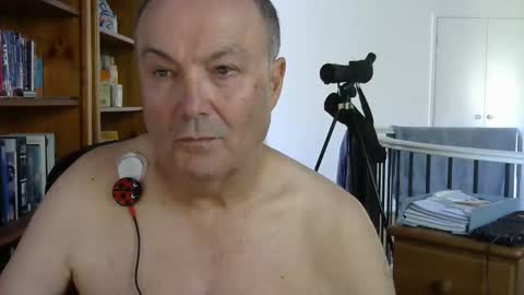 hills_999 online show from 04/28/26, 02:27