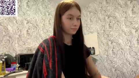 Hina online show from 06/05/26, 11:32