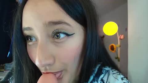 hinata online show from 02/11/26, 09:42