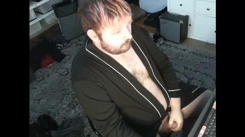 Snapshot of hipguy91 chatting on 11/27/25, 06:54 hipguy91 online show from 11/27/25, 06:54