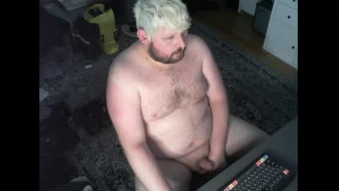 Snapshot of hipguy91 chatting on 05/06/26, 06:57 hipguy91 online show from 05/06/26, 06:57
