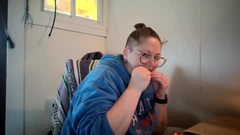 Bella online show from 10/10/25, 12:37