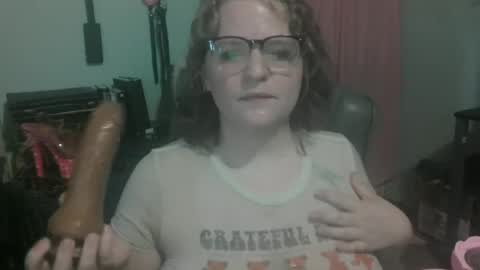 Snapshot of hippybambi chatting on 06/20/26, 01:30 Hippy online show from 06/20/26, 01:30