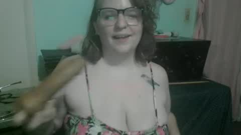 Snapshot of hippybambi chatting on 06/28/26, 03:23 Hippy online show from 06/28/26, 03:23