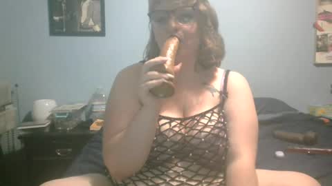 Snapshot of hippybambi chatting on 07/06/26, 12:29 Hippy online show from 07/06/26, 12:29