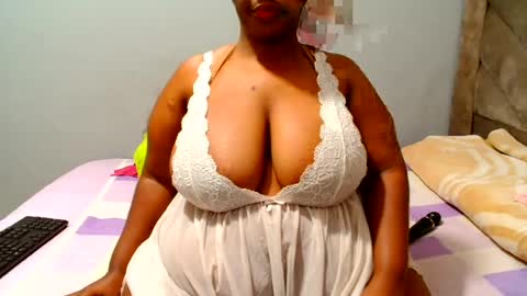 Snapshot of hips2sexy chatting on 06/14/26, 09:00 hips2sexy online show from 06/14/26, 09:00