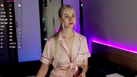 Mary online show from 10/01/25, 06:03