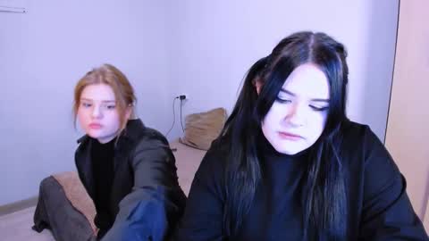 Snapshot of hitomi2 chatting on 11/07/25, 08:03 Dina online show from 11/07/25, 08:03