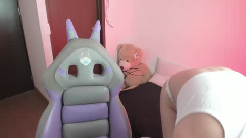 Hitomi Arata online show from 02/05/25, 04:36