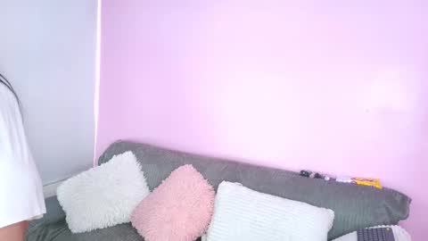 hiyakasudere_ online show from 10/14/25, 06:42