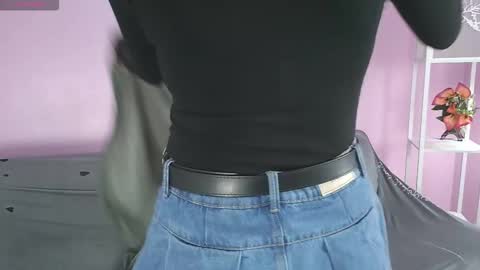 hiyakasudere_ online show from 11/25/25, 07:03