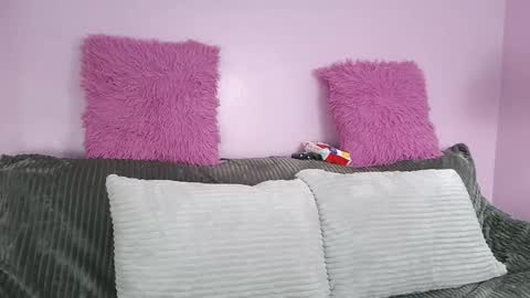 hiyakasudere_ online show from 12/17/25, 12:33