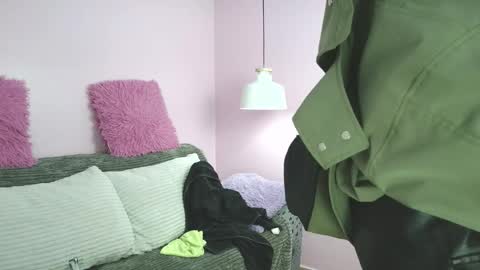 hiyakasudere_ online show from 01/07/26, 12:29