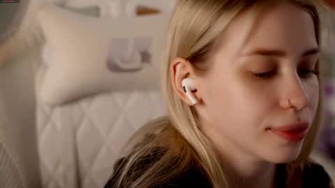 Holly online show from 03/18/26, 07:28