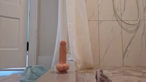 Snapshot of hockeyjock17 chatting on 05/11/26, 02:45 hockeyjock17 online show from 05/11/26, 02:45