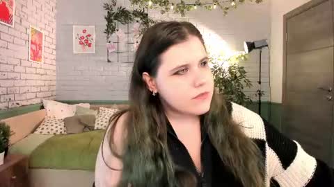 Snapshot of hoctra_neith chatting on 06/15/26, 06:26 Hanna online show from 06/15/26, 06:26