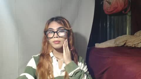 Snapshot of hoelyaurora chatting on 05/04/26, 10:17 Aurora3 online show from 05/04/26, 10:17