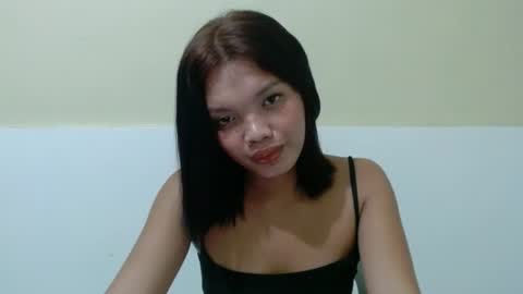 Snapshot of hoelyguine chatting on 06/30/26, 09:54 Guinevere3 online show from 06/30/26, 09:54