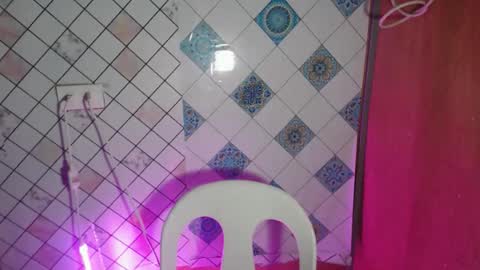 Snapshot of hoelylaylia chatting on 02/19/26, 11:12 Laylia3 online show from 02/19/26, 11:12