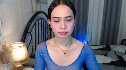 Snapshot of hoelymolly chatting on 05/15/26, 11:12 hoelymolly online show from 05/15/26, 11:12