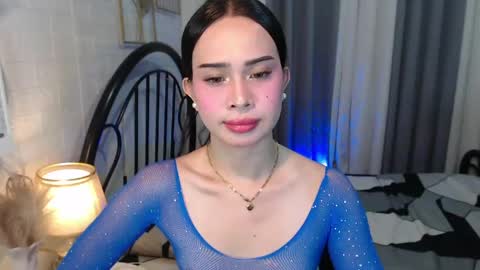 Snapshot of hoelymolly chatting on 05/15/26, 11:23 hoelymolly online show from 05/15/26, 11:23