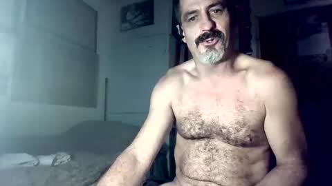 Snapshot of hoglegg99384194 chatting on 09/27/25, 01:05 hoglegg99384194 online show from 09/27/25, 01:05