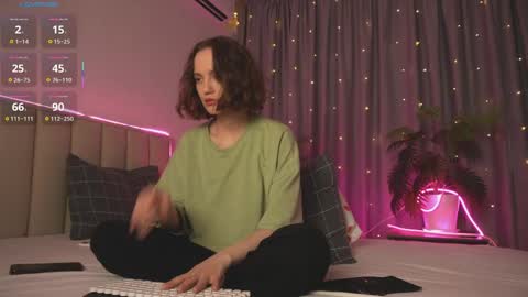 julia online show from 04/19/26, 03:28