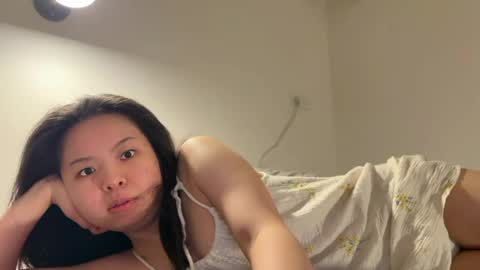 Snapshot of hola_sunflower chatting on 05/06/26, 04:45 amy online show from 05/06/26, 04:45
