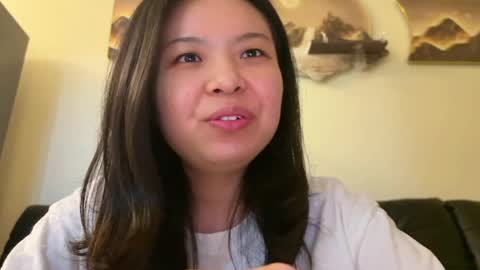 Snapshot of hola_sunflower chatting on 06/06/26, 01:27 amy online show from 06/06/26, 01:27