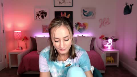 Holi Hurricane online show from 02/05/25, 02:40