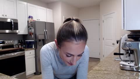 Holi Hurricane online show from 09/23/25, 03:53