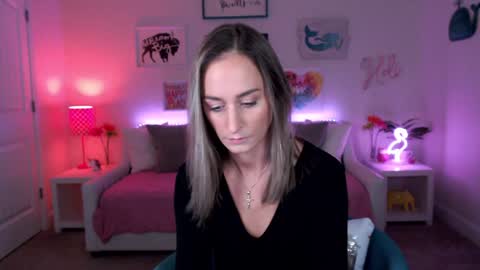 Holi Hurricane online show from 10/07/25, 02:09