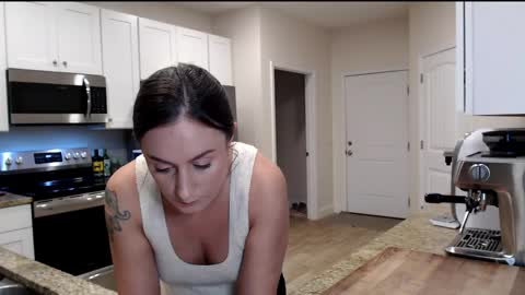 Holi Hurricane online show from 04/17/26, 02:58