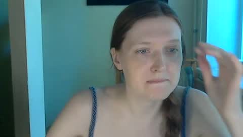 Snapshot of holistic_woman chatting on 06/20/26, 10:29 holistic_woman online show from 06/20/26, 10:29