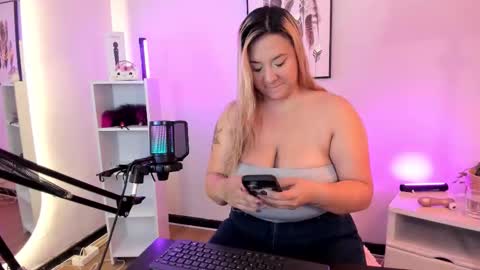 Hollie online show from 03/16/26, 11:58