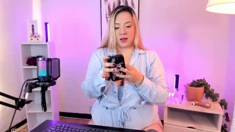 Hollie online show from 03/20/26, 11:59