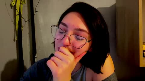 Sofia online show from 04/16/26, 01:23