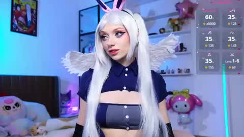Snapshot of holliwould_ chatting on 06/11/26, 01:20 Holli online show from 06/11/26, 01:20