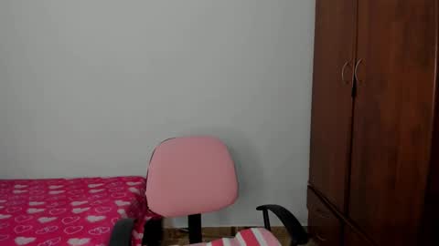 Snapshot of holly0550 chatting on 10/17/25, 03:58 holly... online show from 10/17/25, 03:58