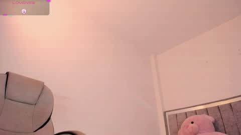 Snapshot of holly_16 chatting on 06/07/26, 11:41 holly_16 online show from 06/07/26, 11:41