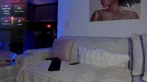 Snapshot of holly_29_m chatting on 07/10/26, 03:33 Mara online show from 07/10/26, 03:33