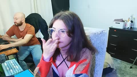 Holly and Honey online show from 12/23/24, 09:29