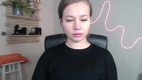 Holly online show from 12/05/24, 03:26