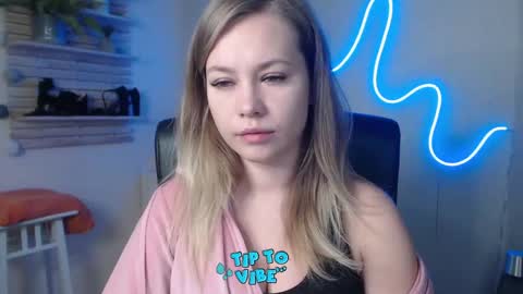 Holly online show from 12/19/24, 08:34