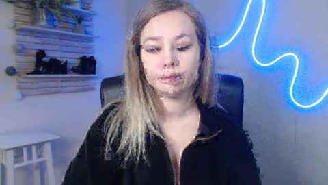 Holly online show from 01/08/25, 04:23