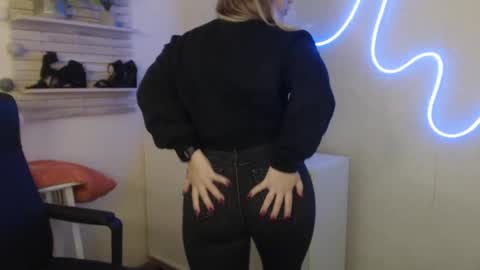 Holly online show from 02/06/25, 05:14