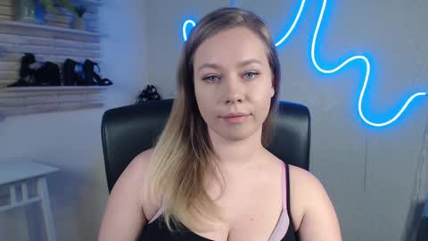 Holly online show from 02/24/25, 03:23