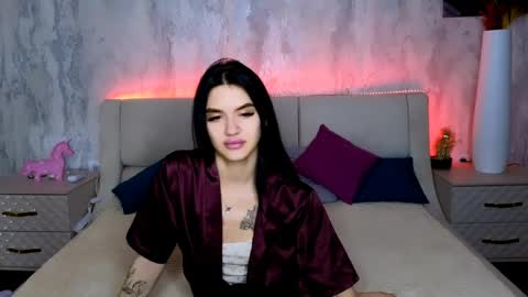Snapshot of holly_beck chatting on 05/14/26, 01:01 Holly online show from 05/14/26, 01:01