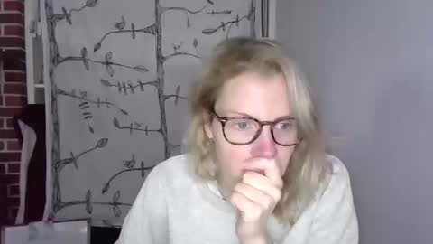 holly_bourbon online show from 10/20/25, 08:20