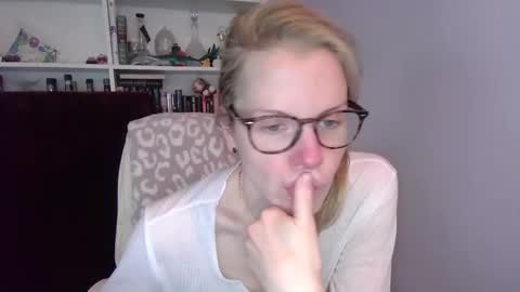 holly_bourbon online show from 03/03/26, 08:37